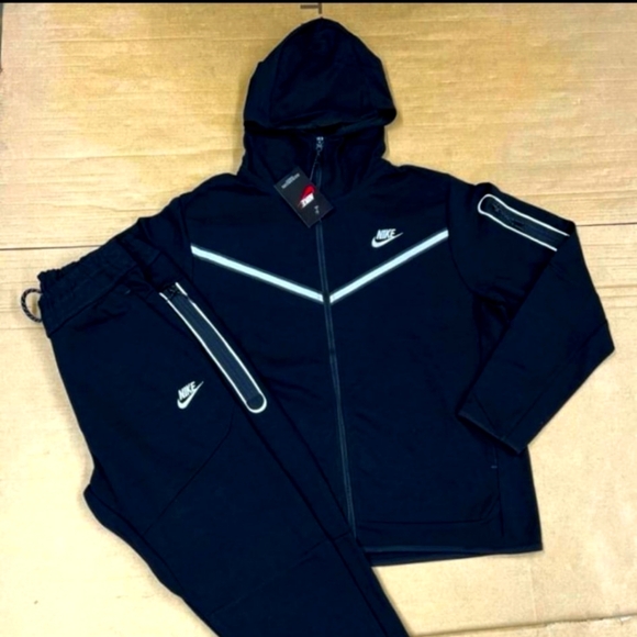 New Men's Nike Tech jogger Sweatsuit Size M - Picture 1 of 2